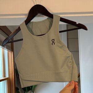 NWT XS on cloud race crop